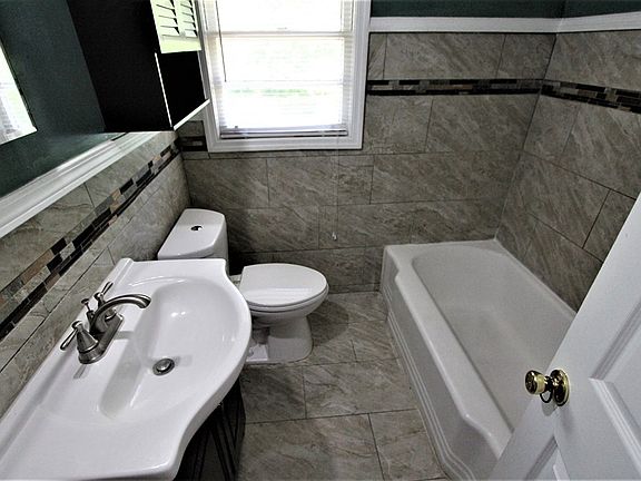 4th image of 609 Englewood Dr