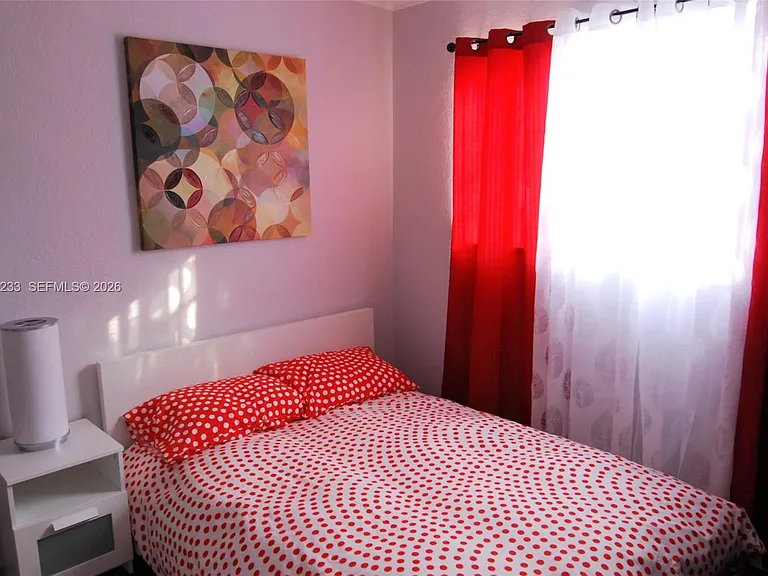1435 SW 82nd Pl — Photo 9