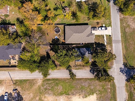 2nd image of 926 Frances St