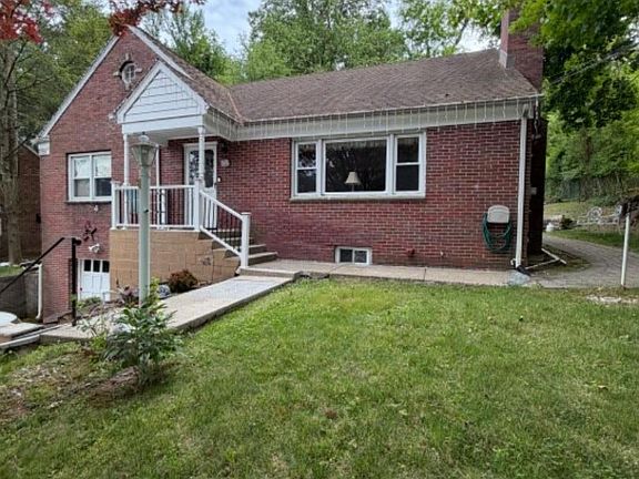2nd image of 114 Sussex Ave