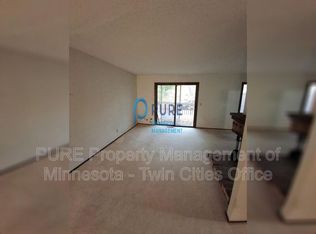 218 W Eagle Lake Dr, Maple Grove, MN 55369