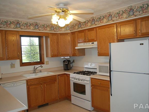 3rd image of 204 Rebecca Ave