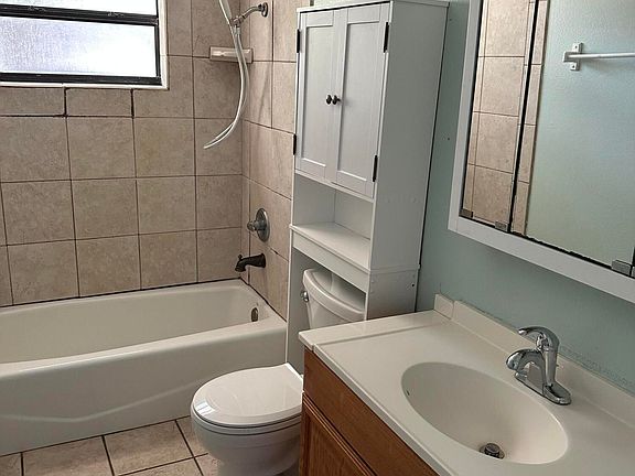 4th image of 2216 Garden St #B
