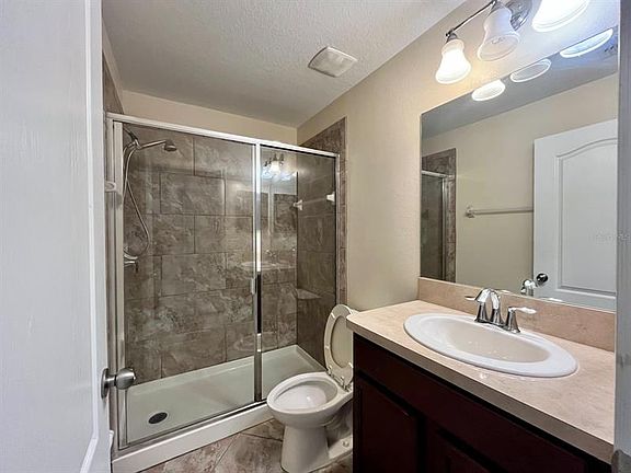 5th image of 2409 Willimette Dr