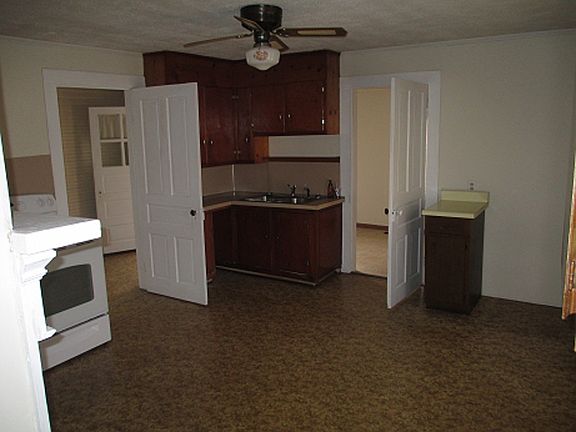 3rd image of 121 Haven Ln