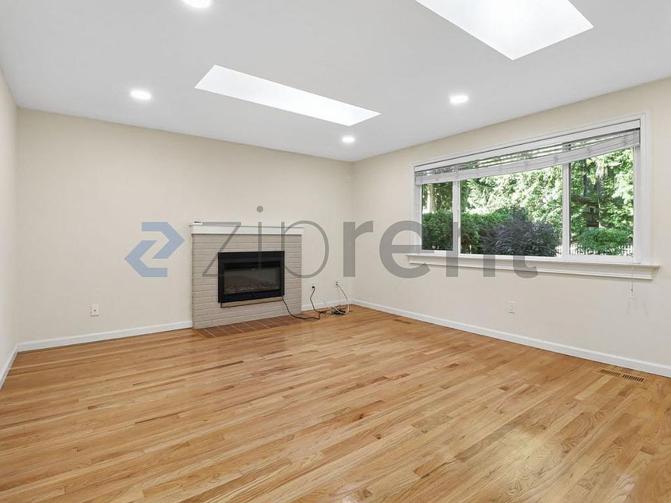 1st image of 7642 138th Pl NE