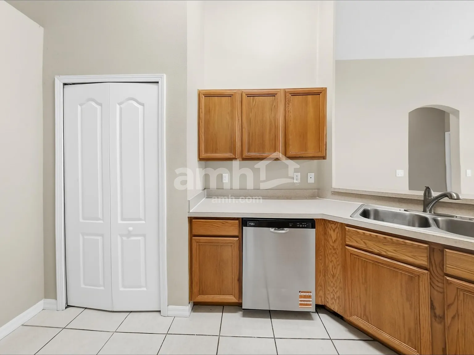 3 bed, 2.0 bath, 1598 sqft, $2,255 — Photo 3
