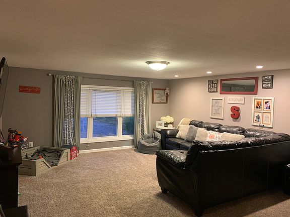 Bonus room with 1/2 bath