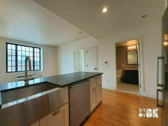 5th image of 1035 Fulton St APT 3C