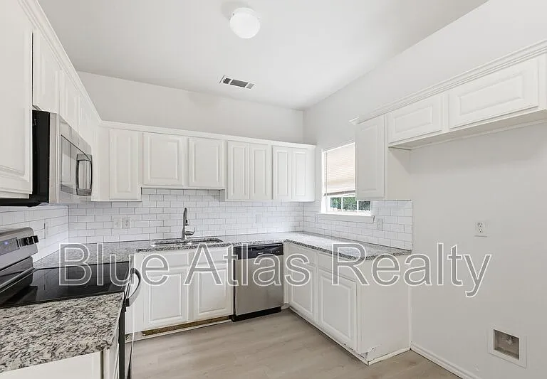 908 Drexel St #B — Photo 8