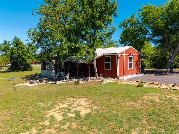 221 High Bluff Dr, Bridgeport, TX 76426