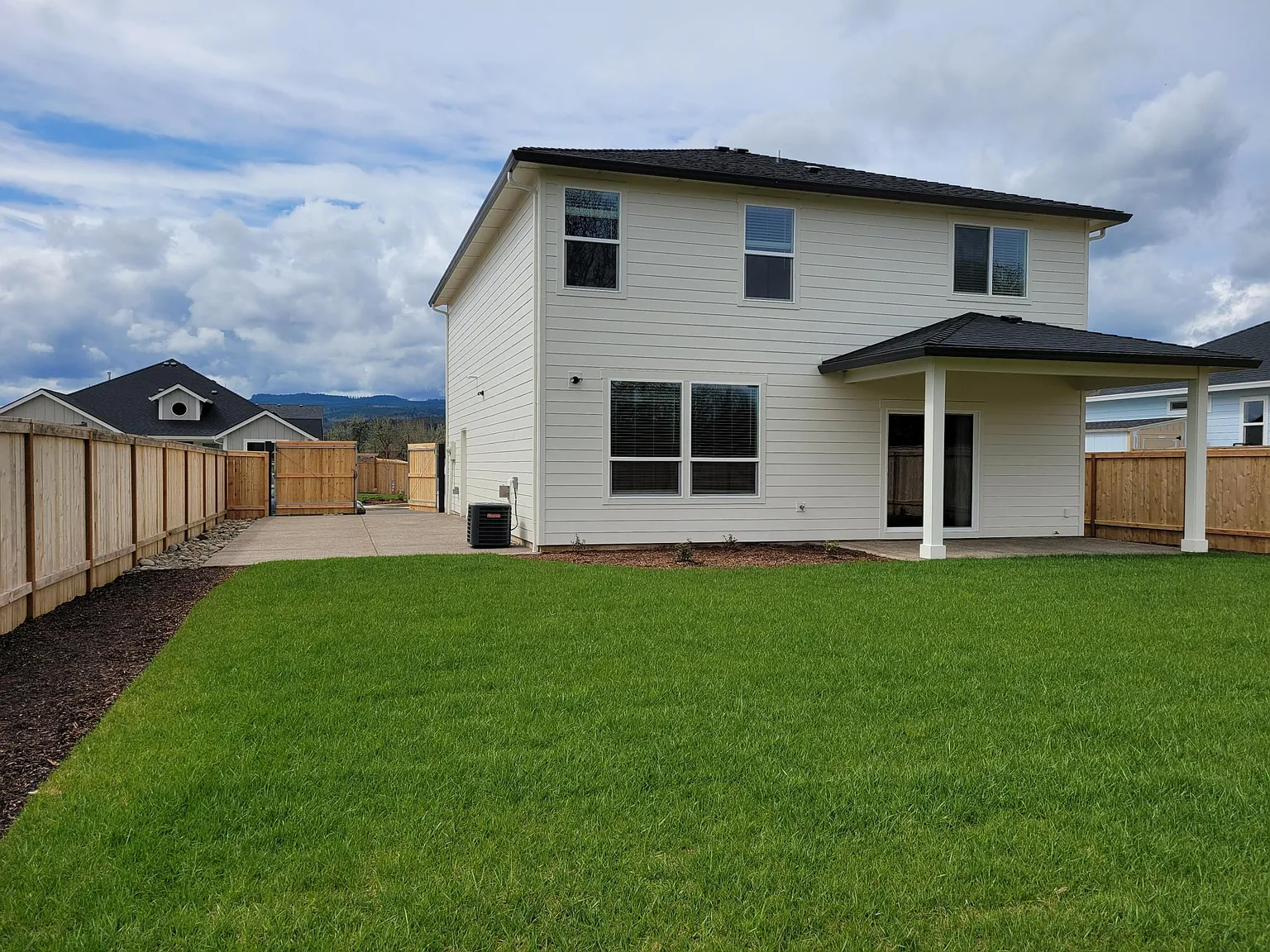 4 bed, 2.5 bath, 1896 sqft, $2,750 — Photo 4