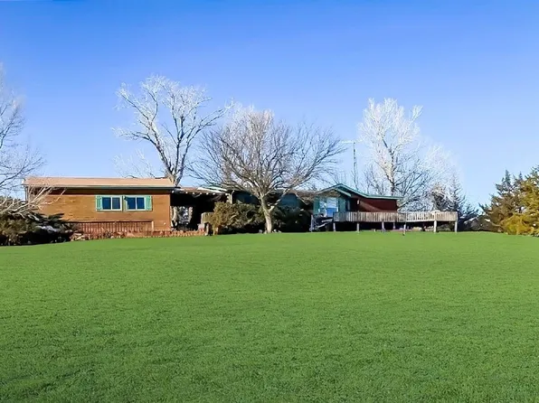 9 NW Indian Rd W, Medicine Lodge, KS 67104