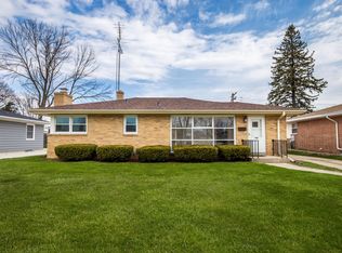 900 Montclair Dr, Racine, WI 53402