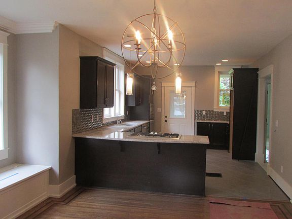 3rd image of 1888 Richmond Dr