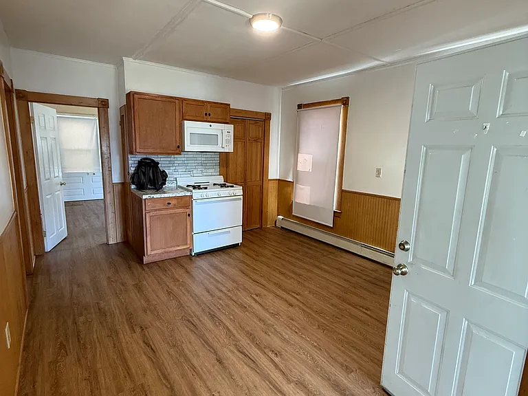 136 Campbell St — Photo 1
