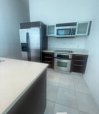 3rd image of 1900 N Bayshore Dr APT 1001