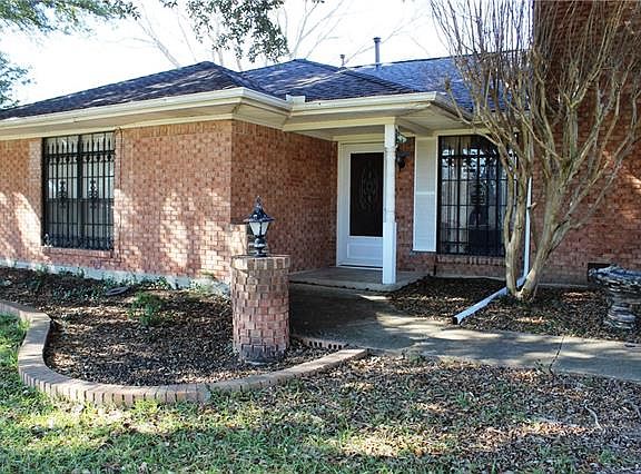 2nd image of 815 Smith Ln