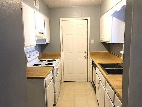 2nd image of 3337 Cristil St