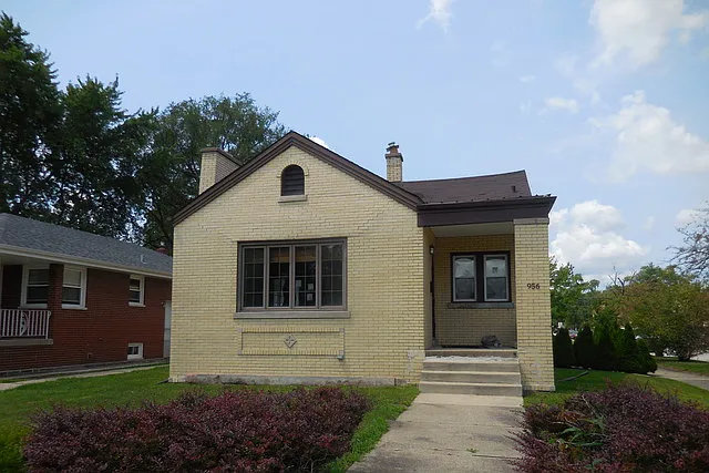 956 Golf Ct photo 1