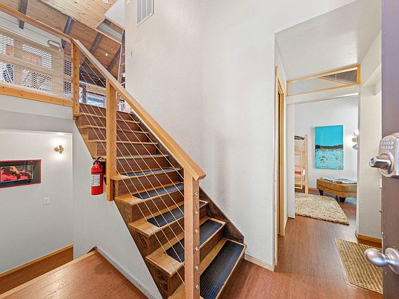 3rd image of 2755 N Lake Blvd #8