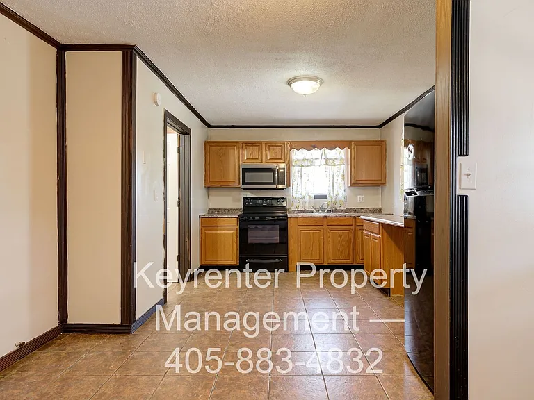 3607 SW 12th St — Photo 12
