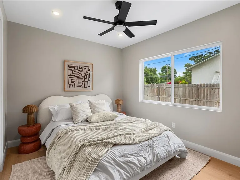 206 Olive St — Photo 15