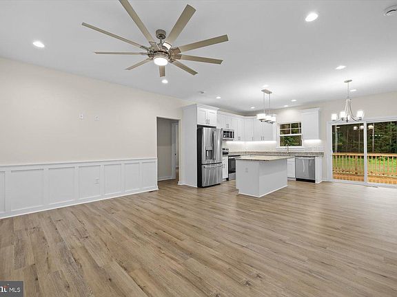 3rd image of 419 Cabin Point Dr