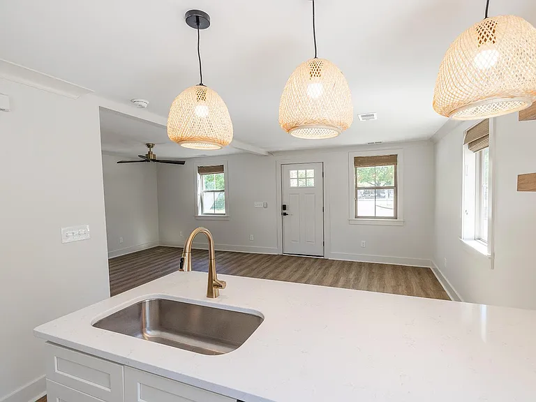4417 Bixby Ln — Photo 6