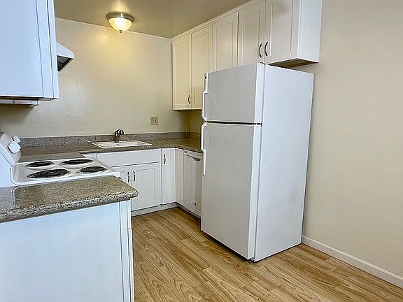 2nd image of 624 Cedar St