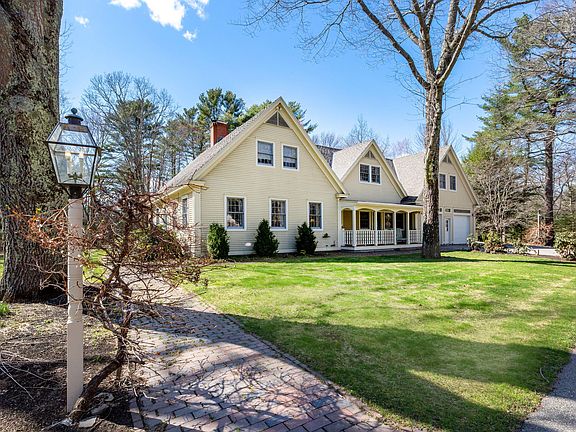 2nd image of 183 Middle Bay Rd