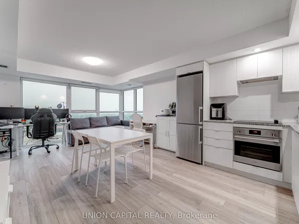 225 Village Green Sq, Toronto, ON