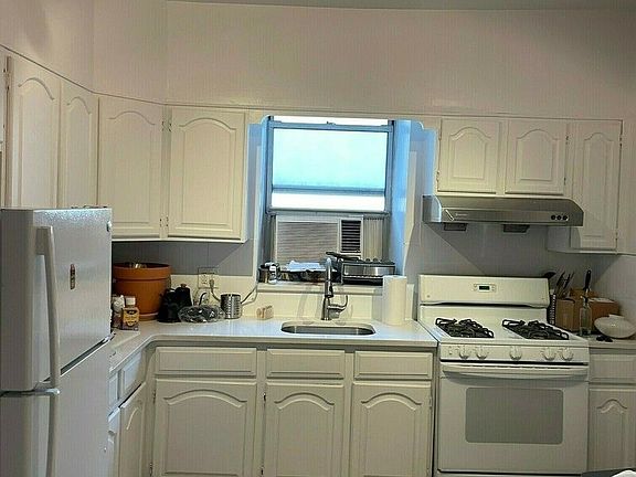 3rd image of 174 Grand St #3A