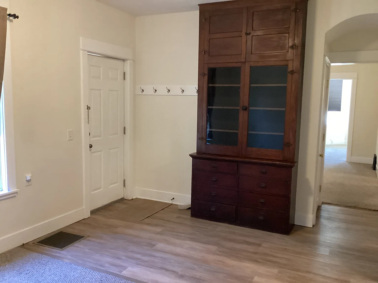 2 bed, 800 sqft, $1,300 — Photo 1