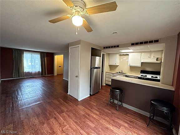 4th image of 1651 Mentor Ave #U-410