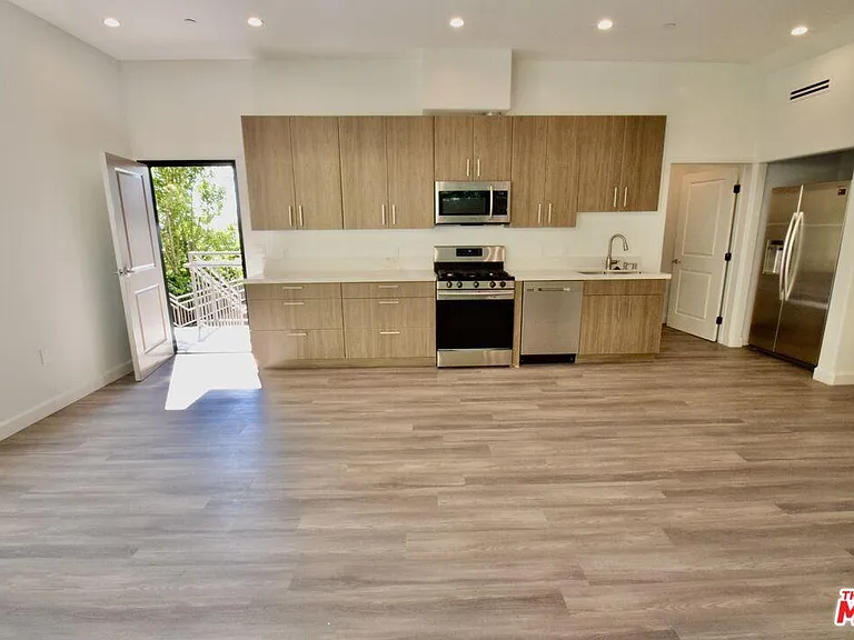 2016 Rodney Dr #103 — Photo 1
