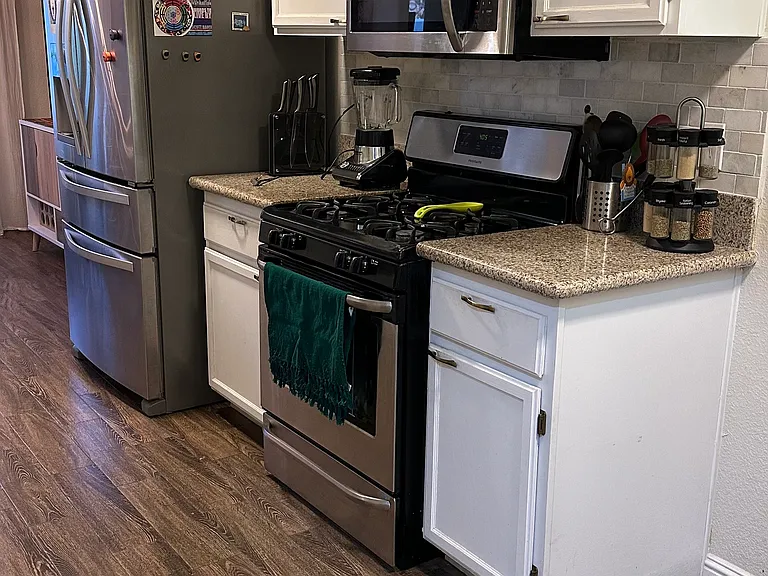8433 Pacific Fountain Ave — Photo 5