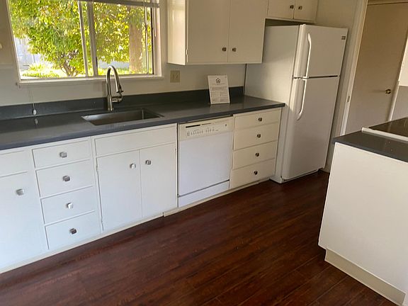 5th image of 9 Circle Dr APT A