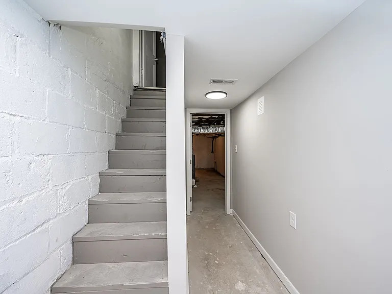 1019 Bank St — Photo 19