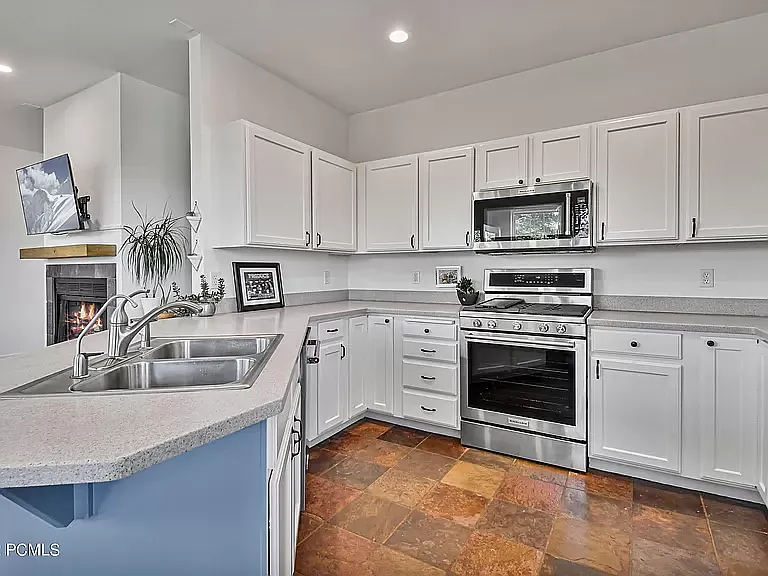 2 bed, 1232 sqft, $2,800 — Photo 2