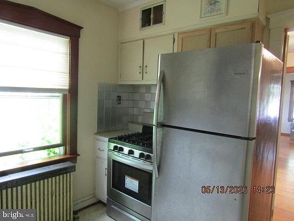 2nd image of 4907 Fox St