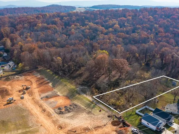 908-910-910A Moore St, Staunton, VA 24401