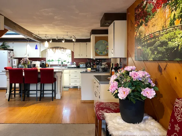 26 Pelham St, North Billerica, MA 01862