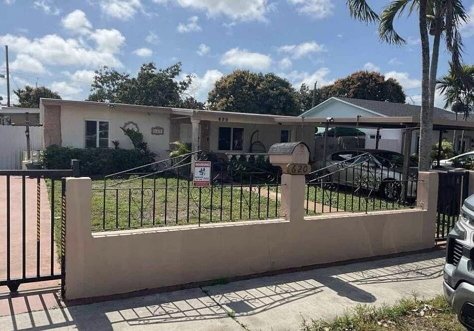 1st image of 620 E 46TH Street