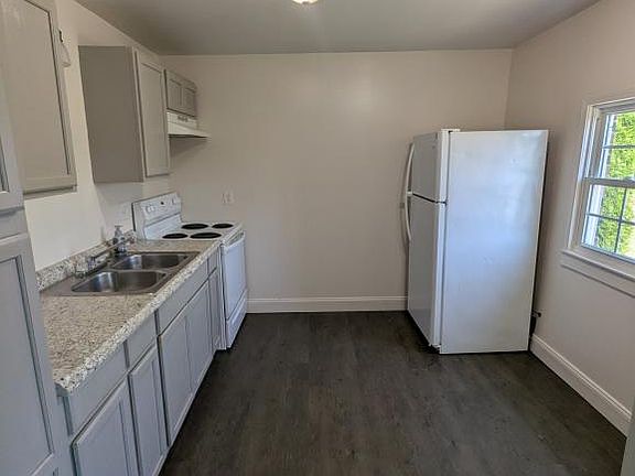 3rd image of 118 Salter Rd APT 3