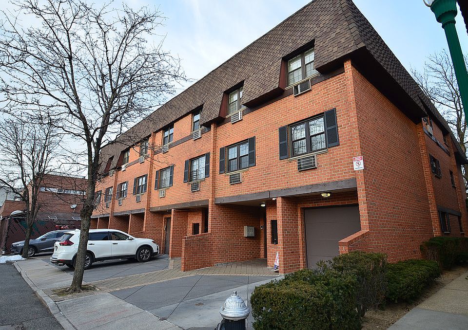 220-80 64th Ave Floor 3, Oakland Gardens, NY 11364 | Zillow