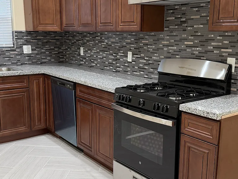 101 Lois Ln #B — Photo 1