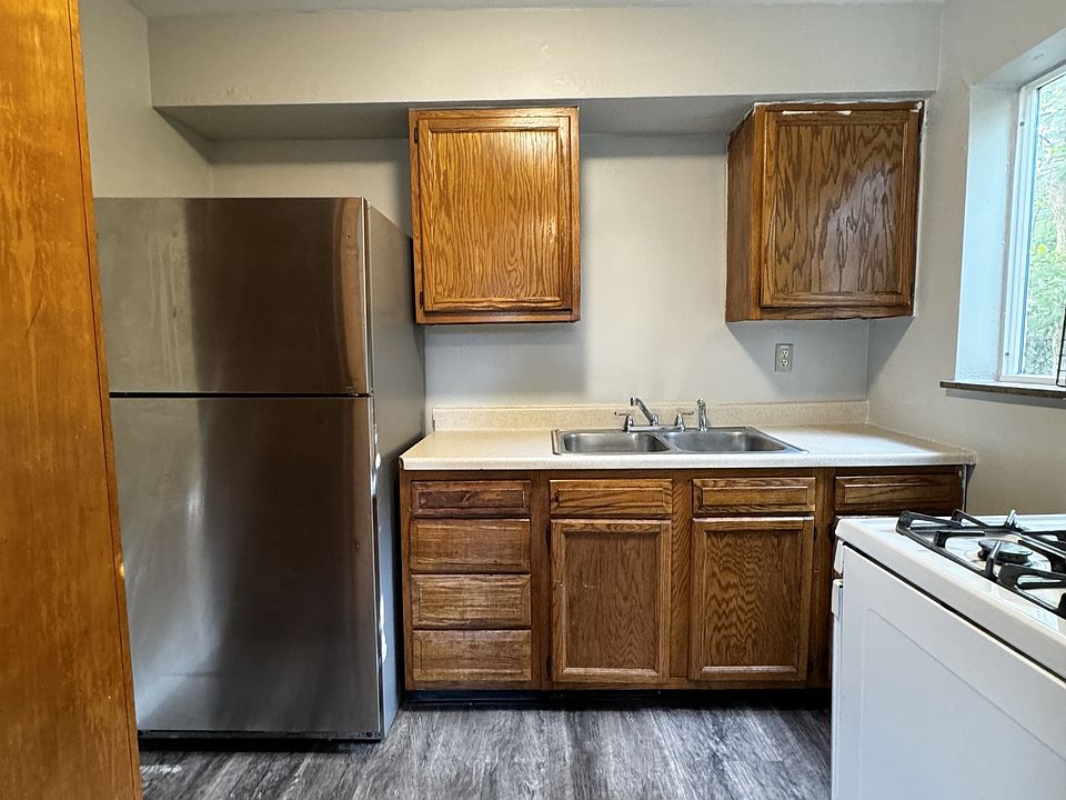 1st image of 697 Greenwood Ave APT 2