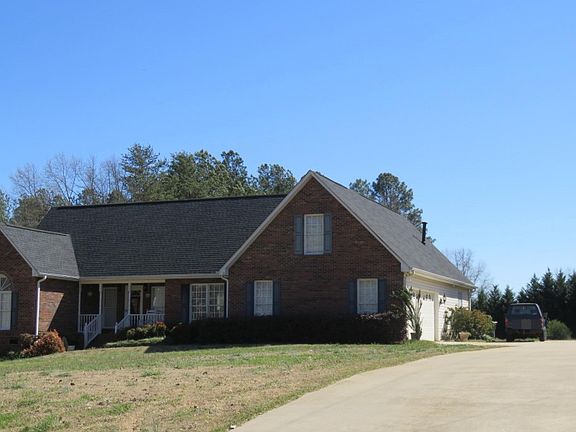 3rd image of 615 Hilltop Dr