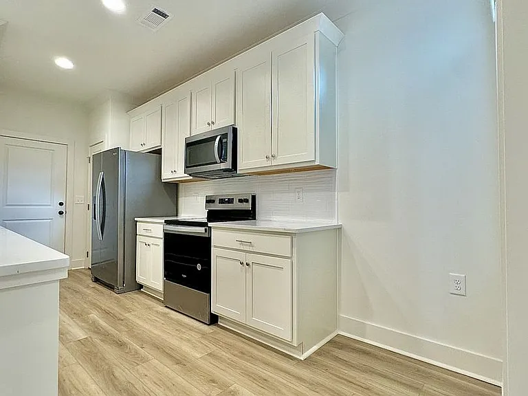 1108 Runningvine Ln — Photo 9